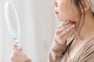 痩せてるのに二重顎なのはなぜ？原因や解消する方法などを詳しく解説