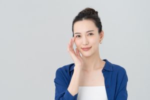 ストレートネックが原因の二重あごが治った方法を紹介！ストレートネックと二重あごの関係やおすすめの美容医療も解説